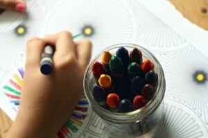 幼稚園教諭の転職における引越手当の支給条件は？